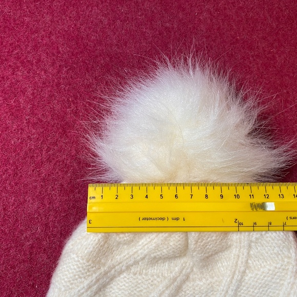 Cream colour pompom toque, NWOT. Adult size. - Picture 4 of 8